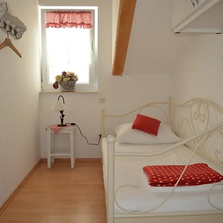 Apartment Maruska I Jana Orebic